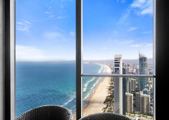 Gorgeous Oceanview 2B2B Beachfront Apartment In Surfers