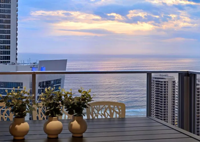 Circle On Cavill - Self Contained, Privately Managed Apartments