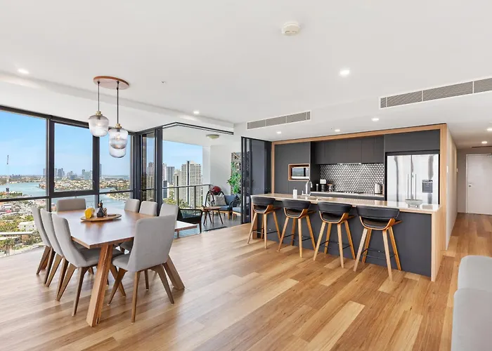 Stunning 180 Degree Views At Avalon Apartment