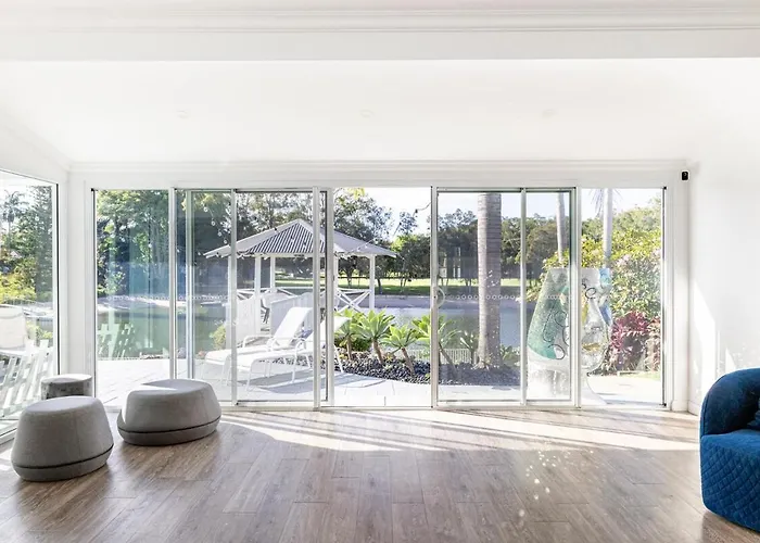 Chic Coastal Waterside Stunner!