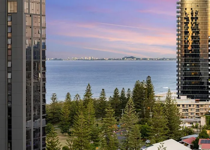 The Vista Coastline View 2Br Unit In Signature Broadbeach With Parking And Pool