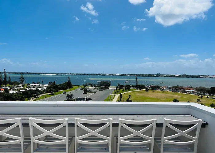 Broadwater Parklands Paradise-One & Two Bedroom Apartments