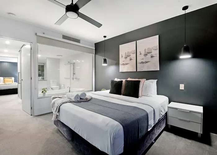 Circle On Cavill - 2 Bedroom Converted Apartments - Wow Stay - No Parking Included