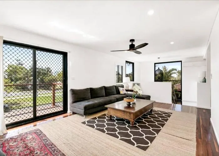 Spacious 2 Bedroom Townhouse In Southport