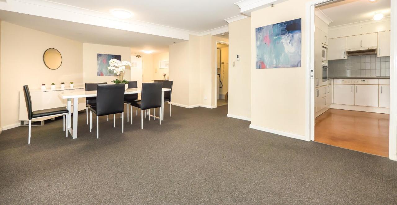 Aparthotel Victoria Square 4*