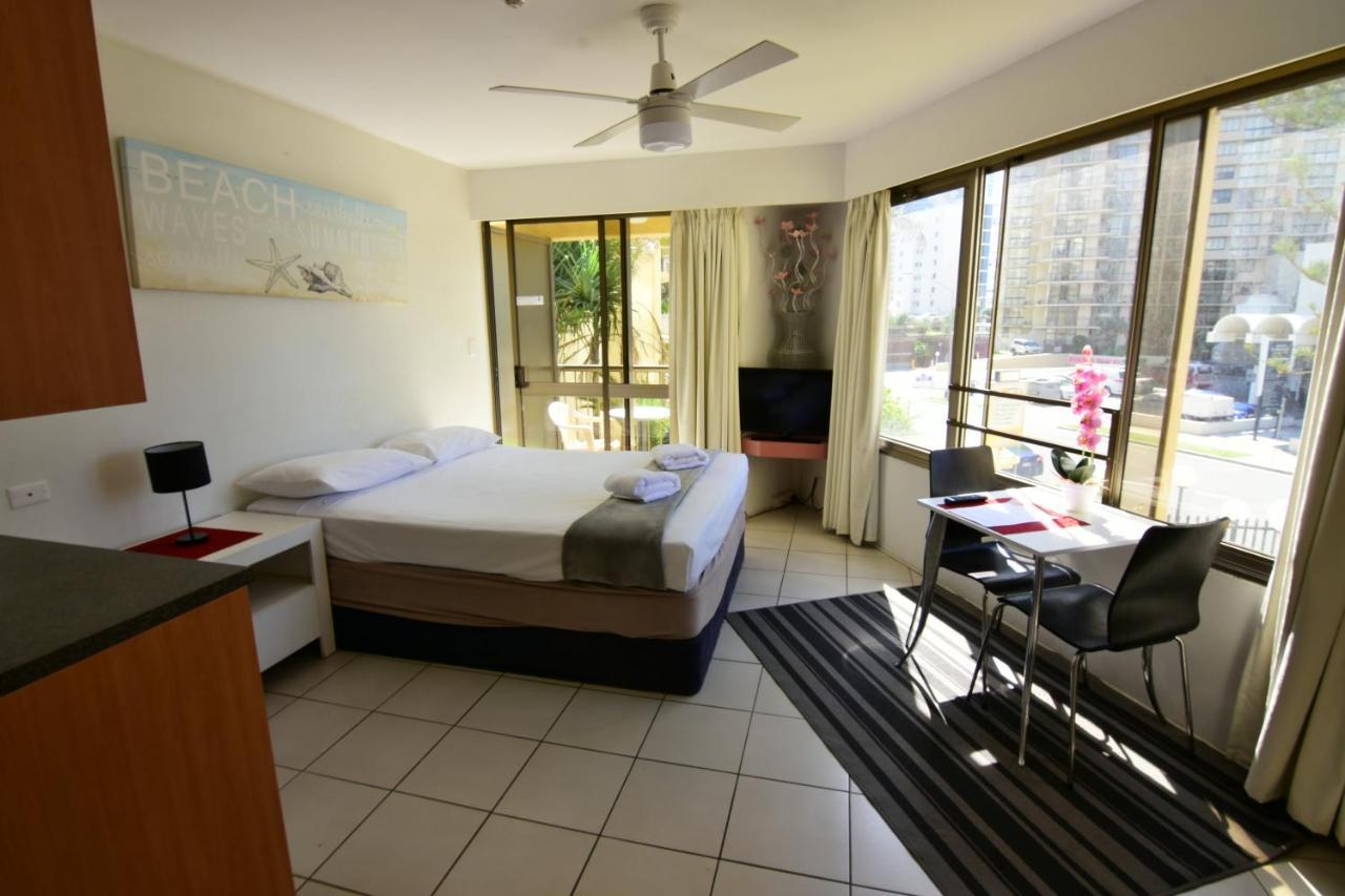 Aloha Surfers Paradise! Apartment