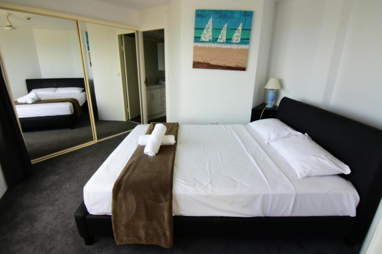 Aloha Surfers Paradise! Apartment