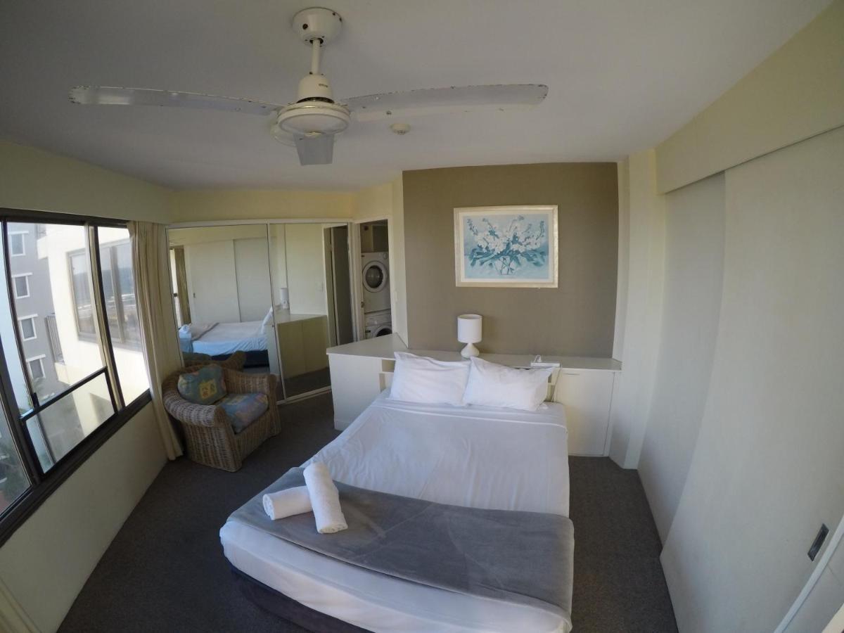 Aloha Surfers Paradise! Apartment