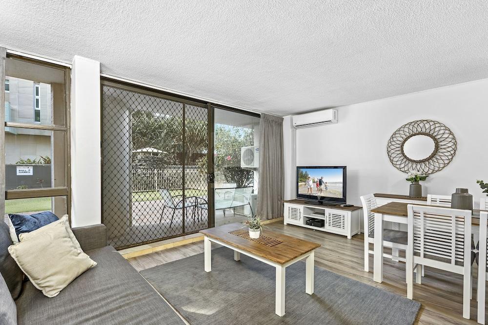 Aparthotel President - Absolute Beachfront Gold Coast