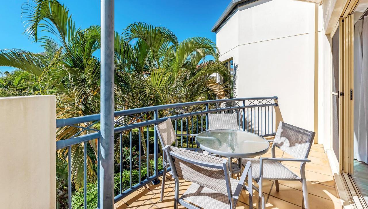 Golden Riviera Absolute Beachfront Resort Gold Coast