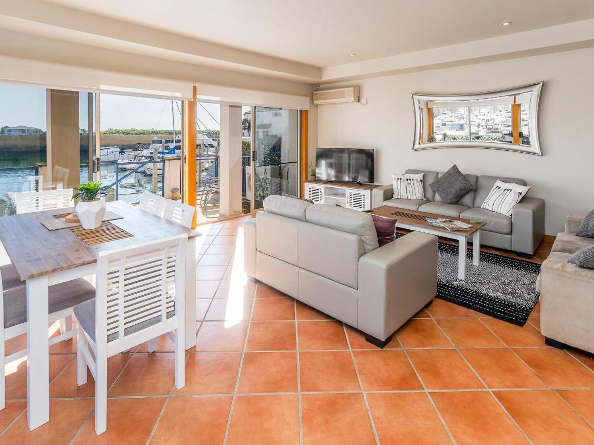 Stunning 3 Bedroom At Hope Harbour Marina Villa Gold Coast