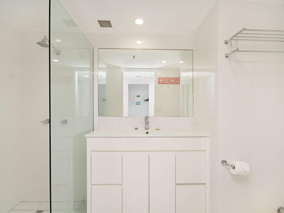 Ocean Plaza Unit 1469 * Gold Coast