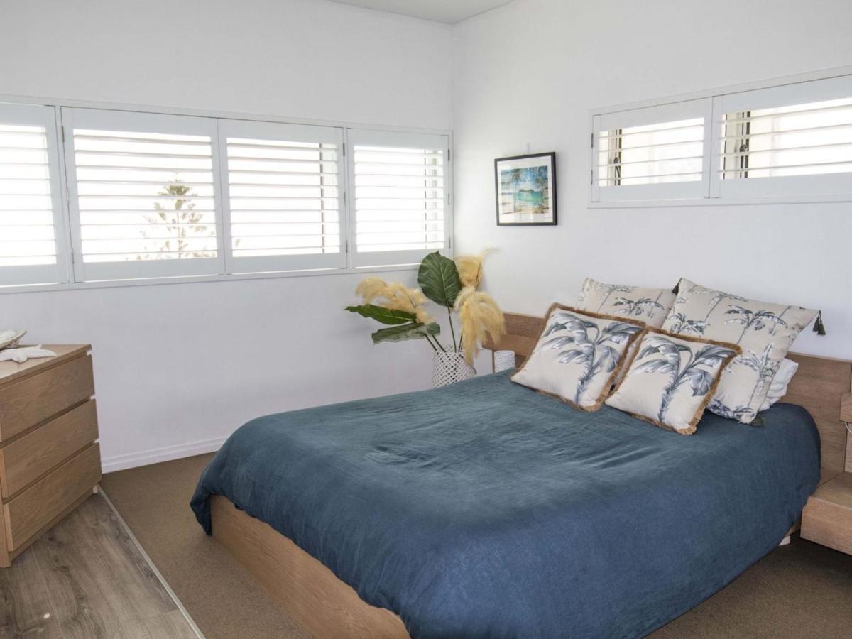 Apartment Sands On Greenmount Unit 5 - 3 Bedroom Beachfront Unit With Ocean Views *