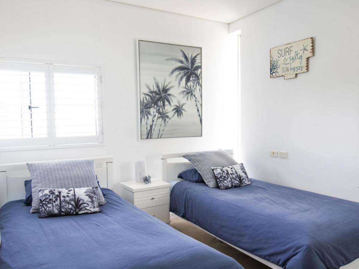 Apartment Sands On Greenmount Unit 5 - 3 Bedroom Beachfront Unit With Ocean Views