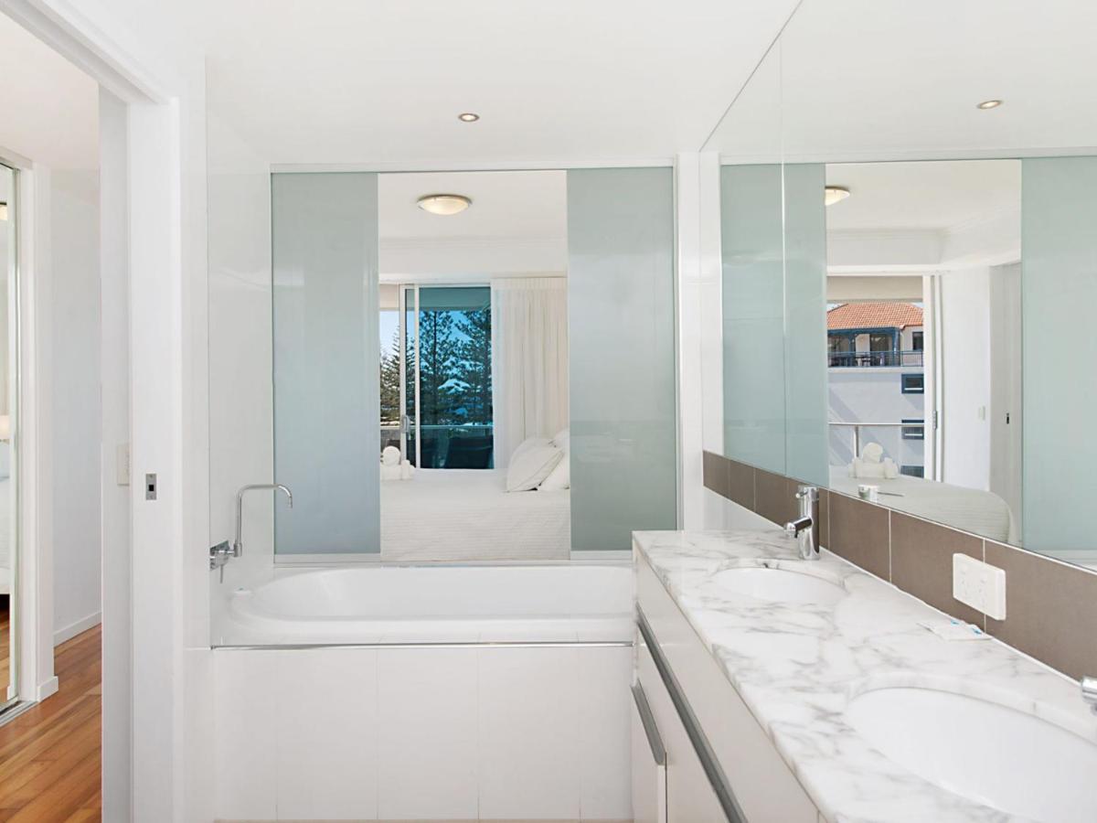 Apartment Reflections Tower 2 Unit 401 Gold Coast