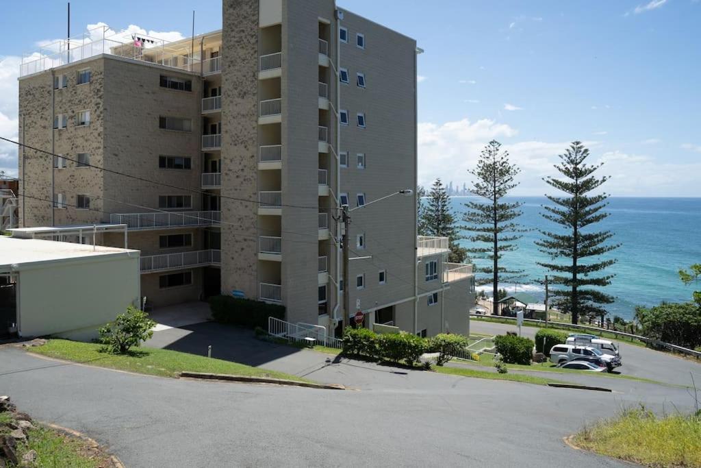 Burleigh Point Vibes Stylish And Modern Apartment Gold Coast