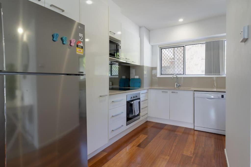 Burleigh Point Vibes Stylish And Modern Apartment *