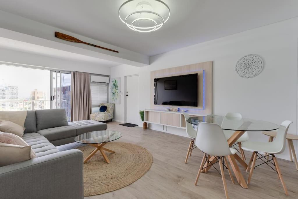 Burleigh Point Vibes Stylish And Modern *