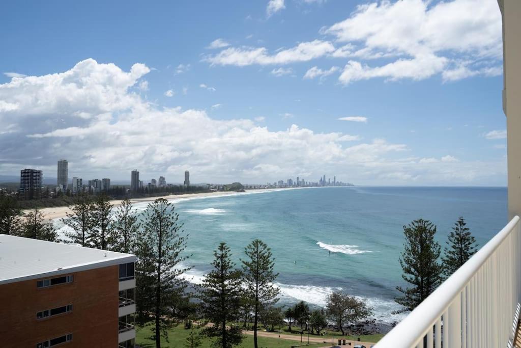 Burleigh Point Vibes Stylish And Modern Apartment