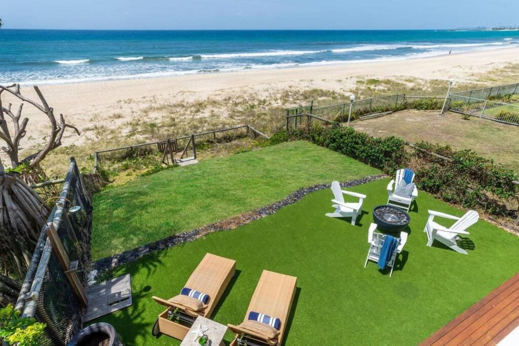 Absolute Beachfront Family Size Villa Gold Coast