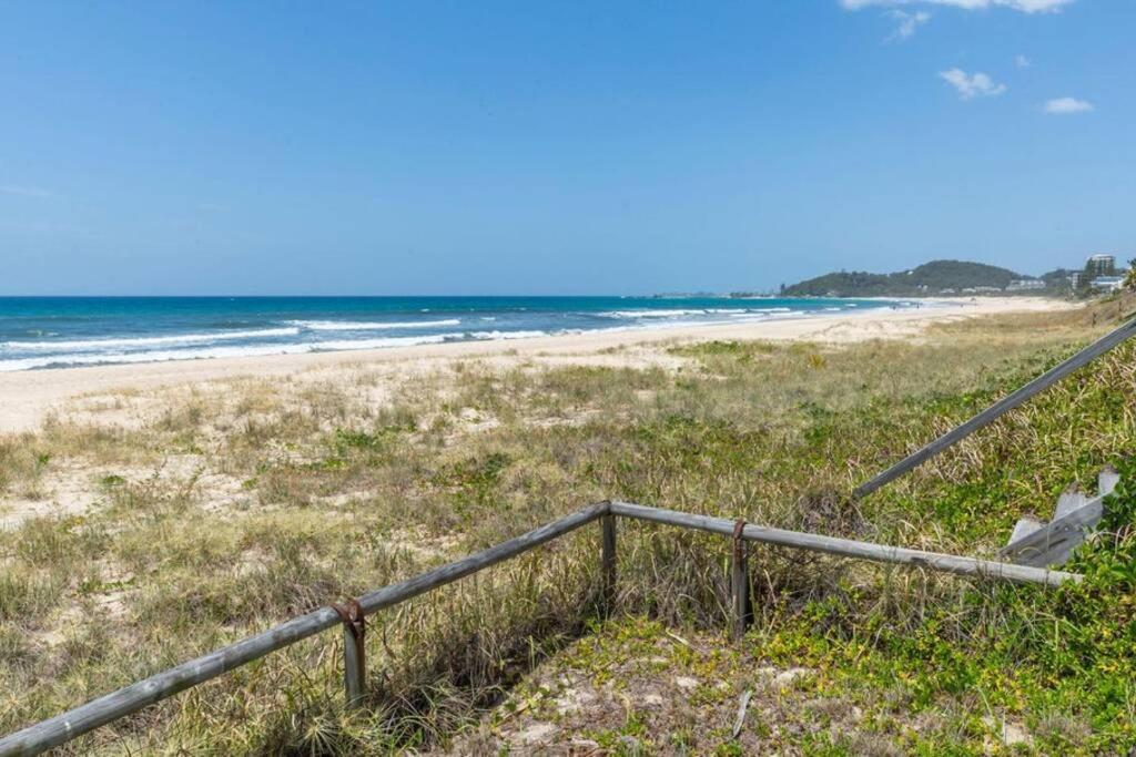 Absolute Beachfront Family Size * Gold Coast