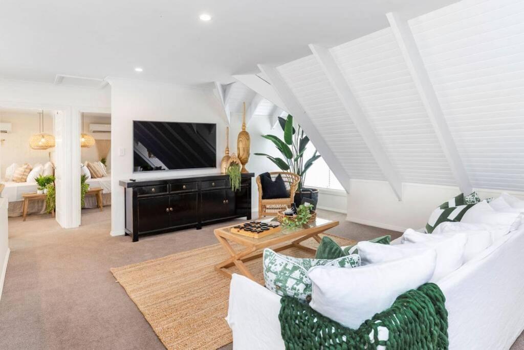 Absolute Beachfront Family Size *