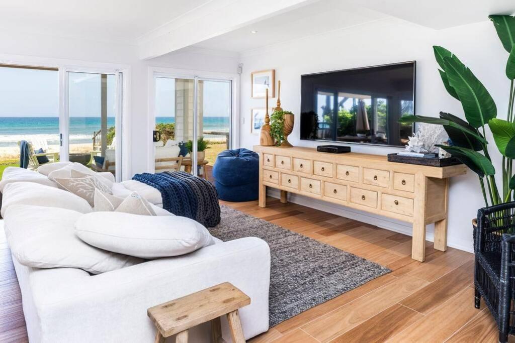 Villa Absolute Beachfront Family Size Gold Coast