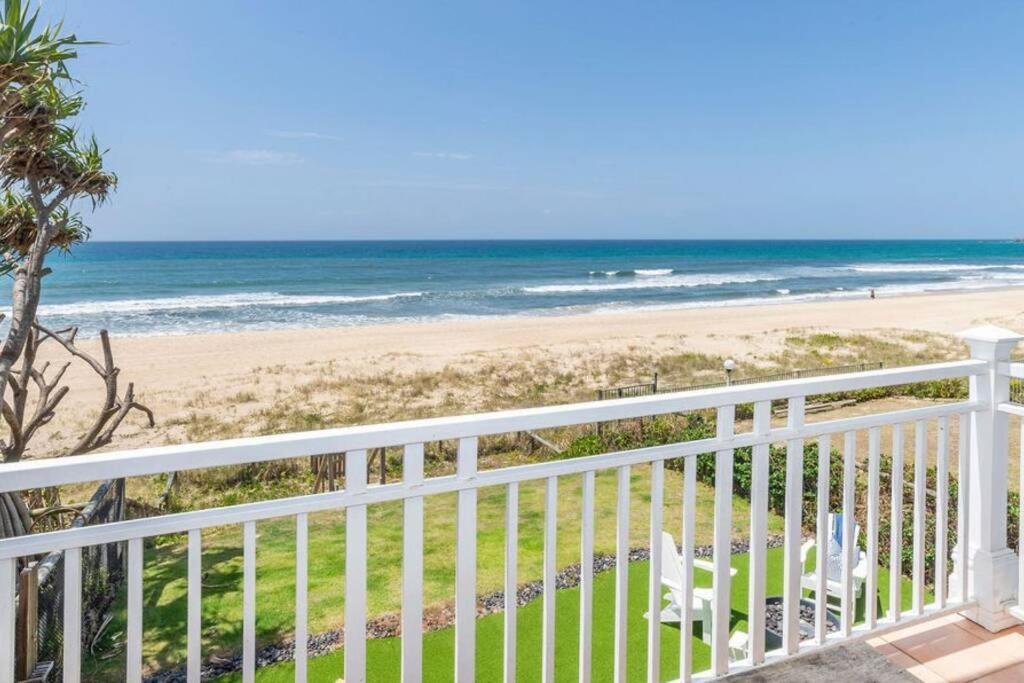 Absolute Beachfront Family Size Villa Gold Coast