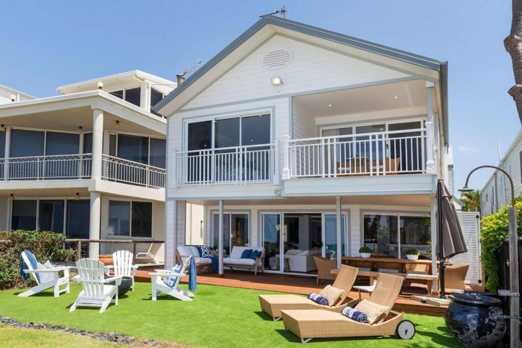 Villa Absolute Beachfront Family Size *