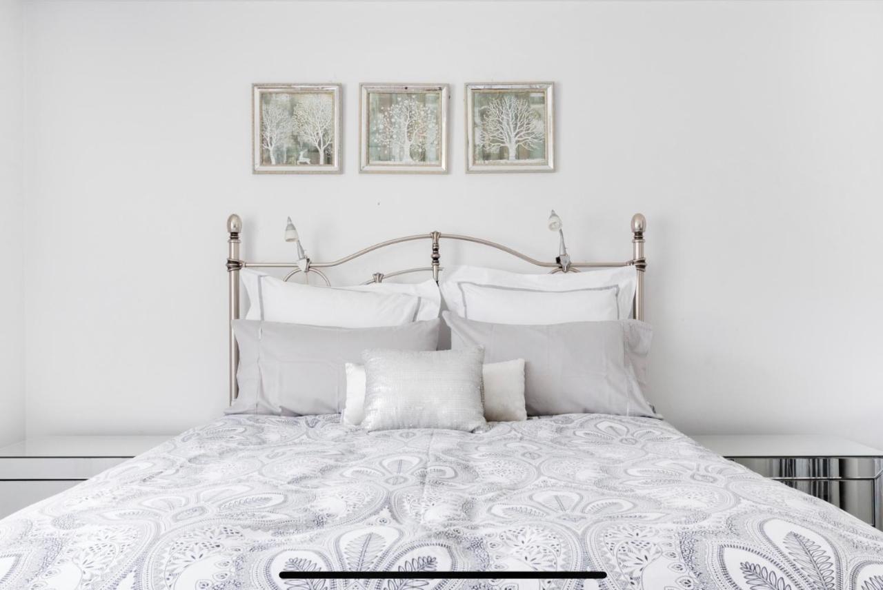 Apartment Beachside Beauty At Burleigh Pavilion!