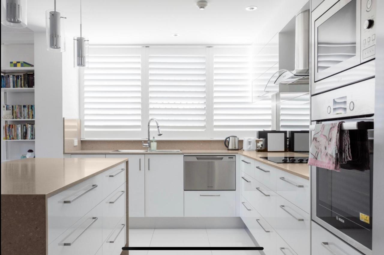 Beachside Beauty At Burleigh Pavilion! Apartment Gold Coast