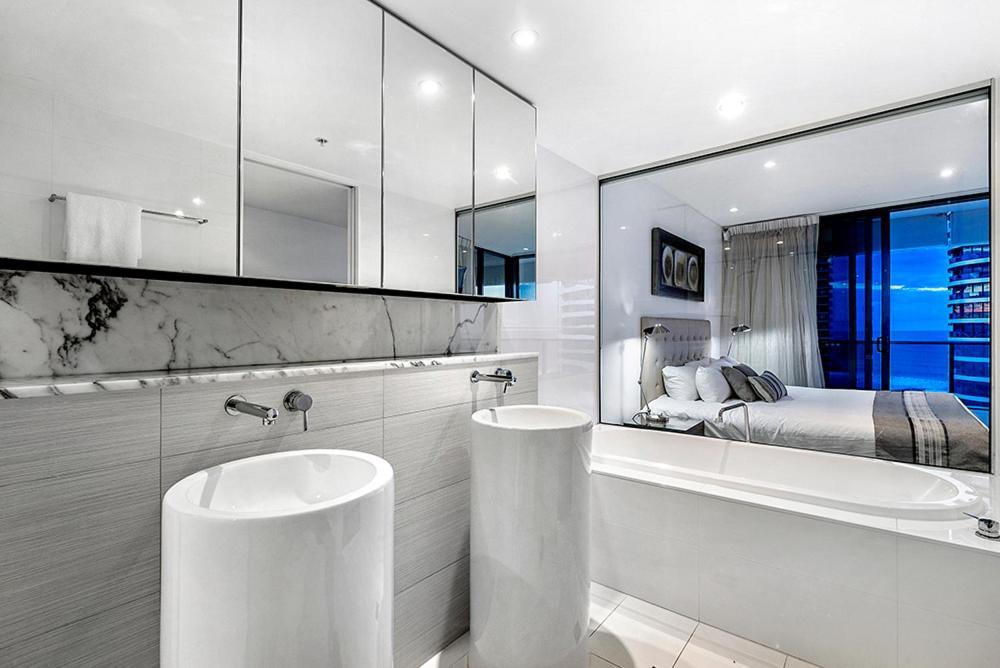 Oracle Broadbeach Aparthotel Gold Coast