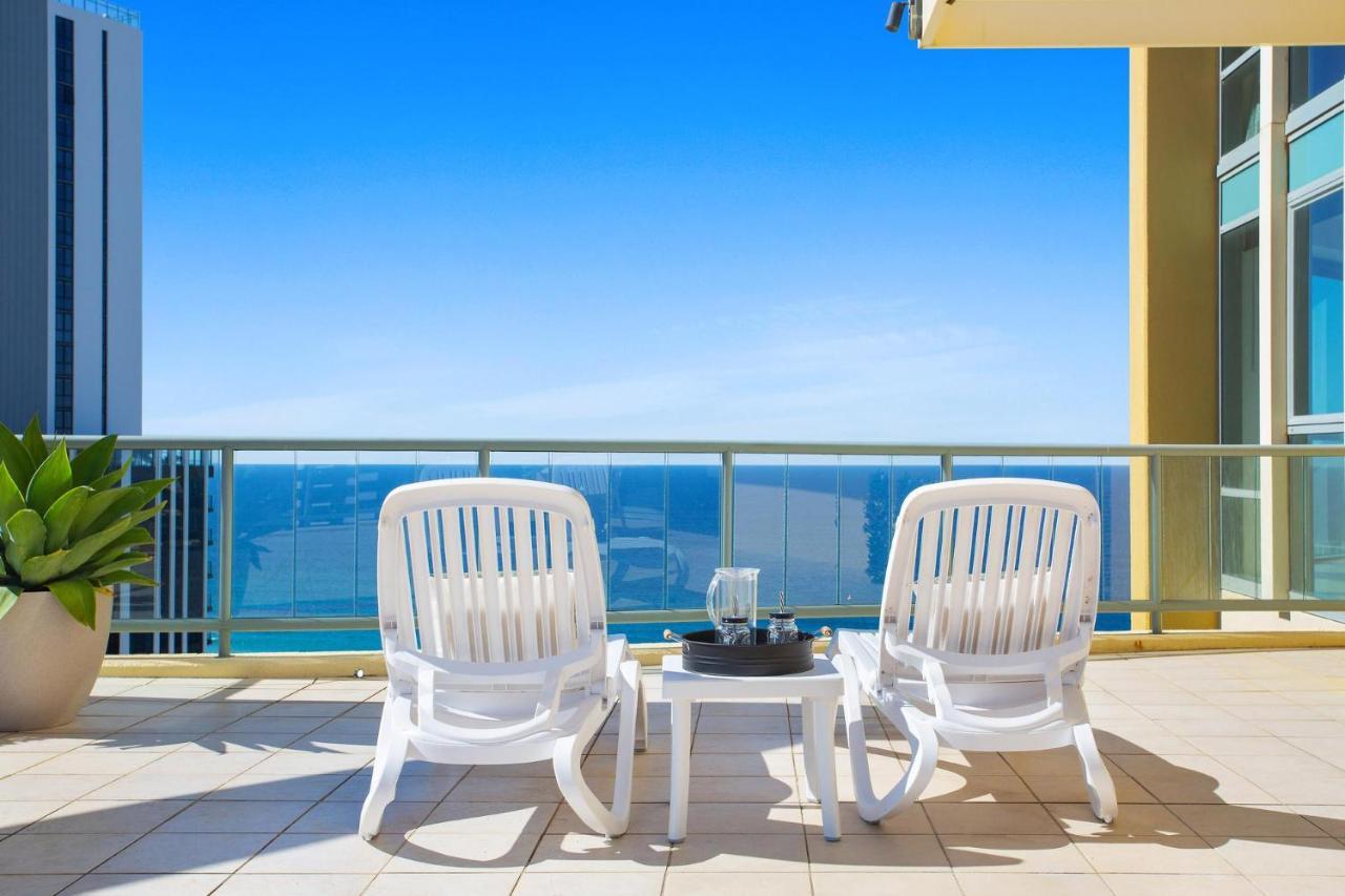 Style 3br Unit W/ Huge Entertainers Balcony Apartment *
