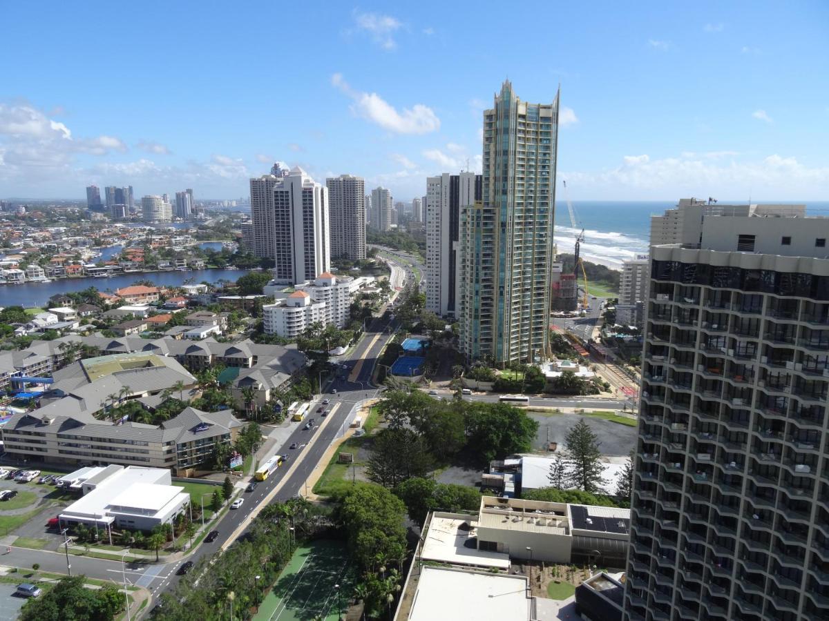 Crown Towers Apartment *