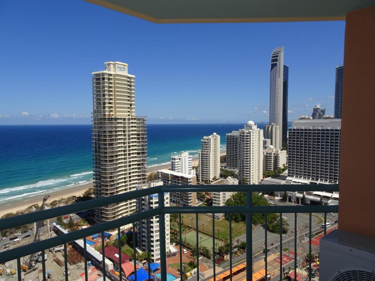 Crown Towers Apartment *
