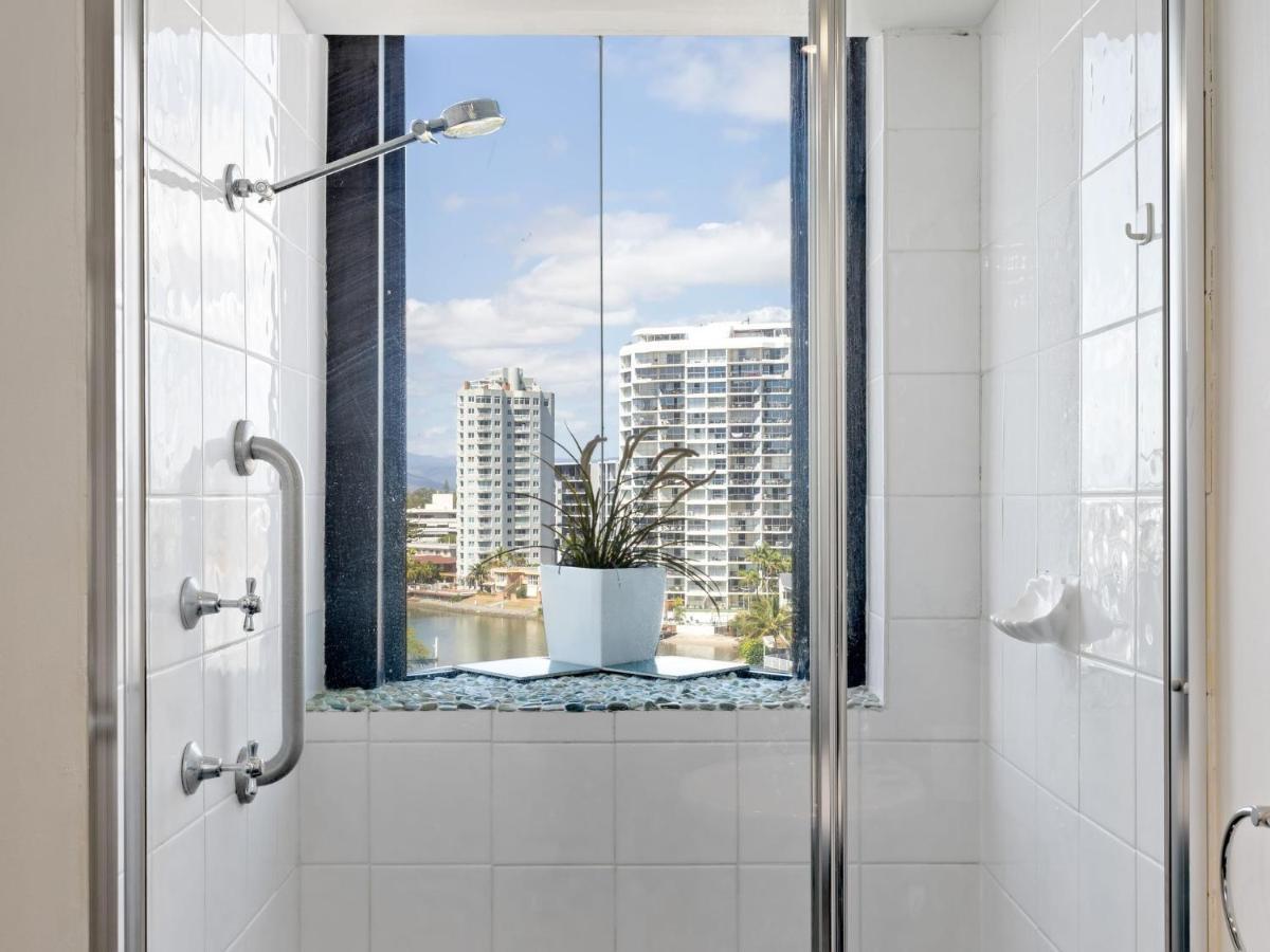 Surfers Plaza 2 Bedroom With View Apartment