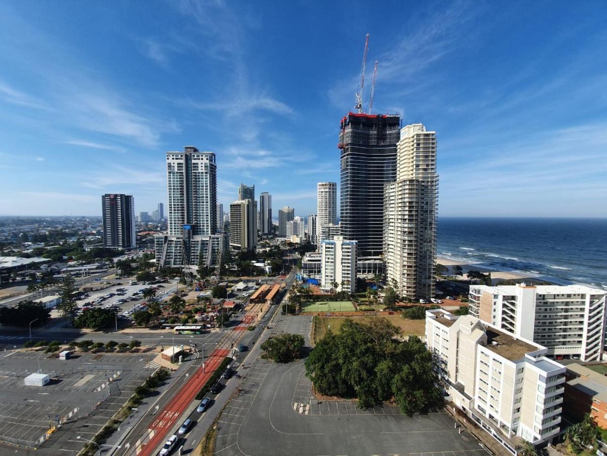 High Floor Ocean View At Surfers Paradise - Apartment