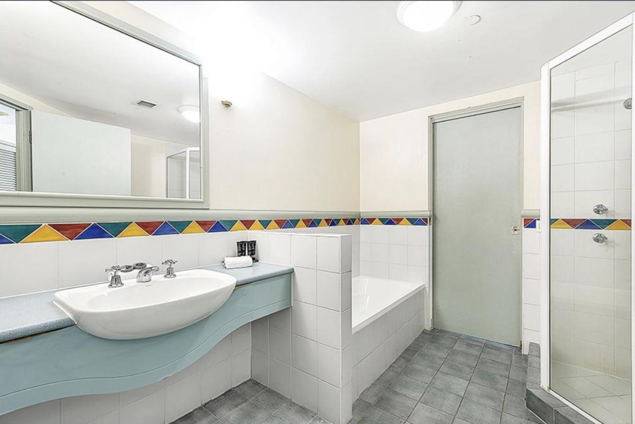 Crown Towers Apartment *