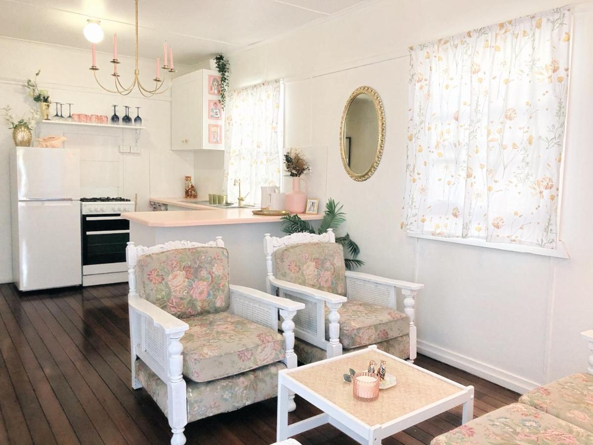 Boutique Vintage Styled Unit, Metres From Beach * Gold Coast