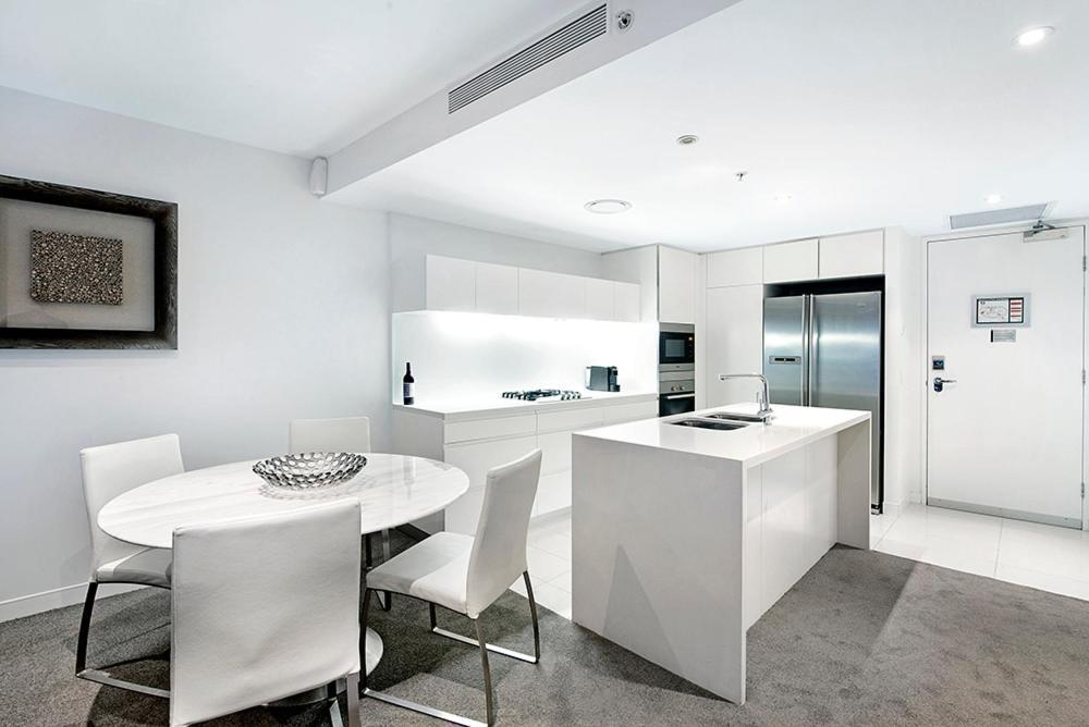 Oracle Broadbeach Aparthotel