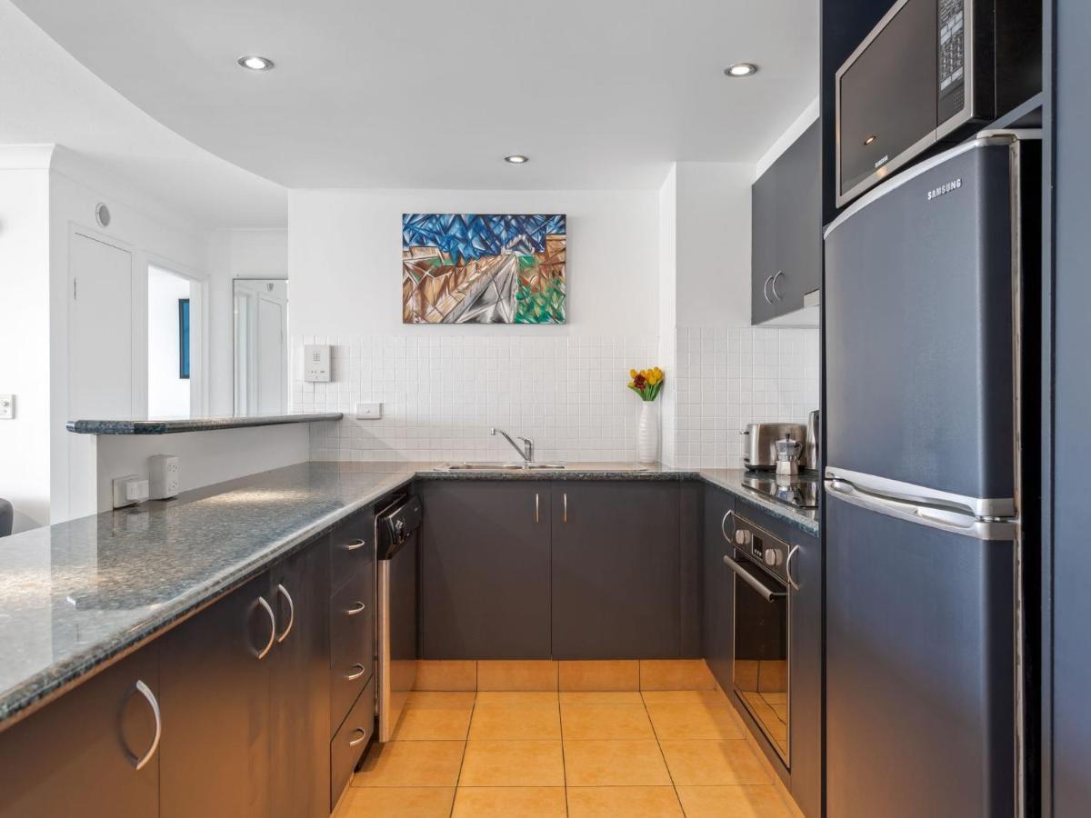 Surfers Plaza 2 Bedroom With View Apartment