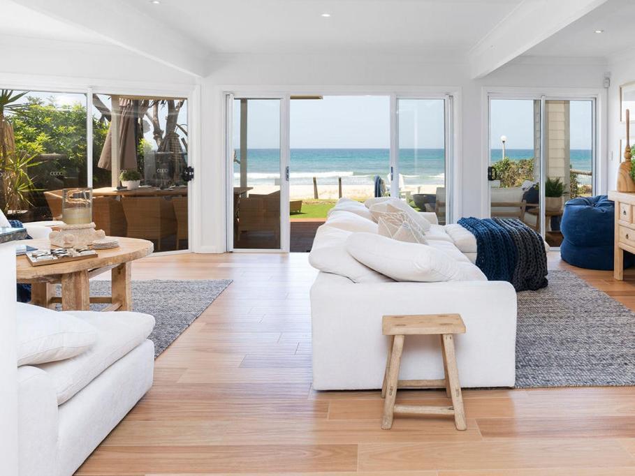 Absolute Beachfront Family Size Villa Gold Coast