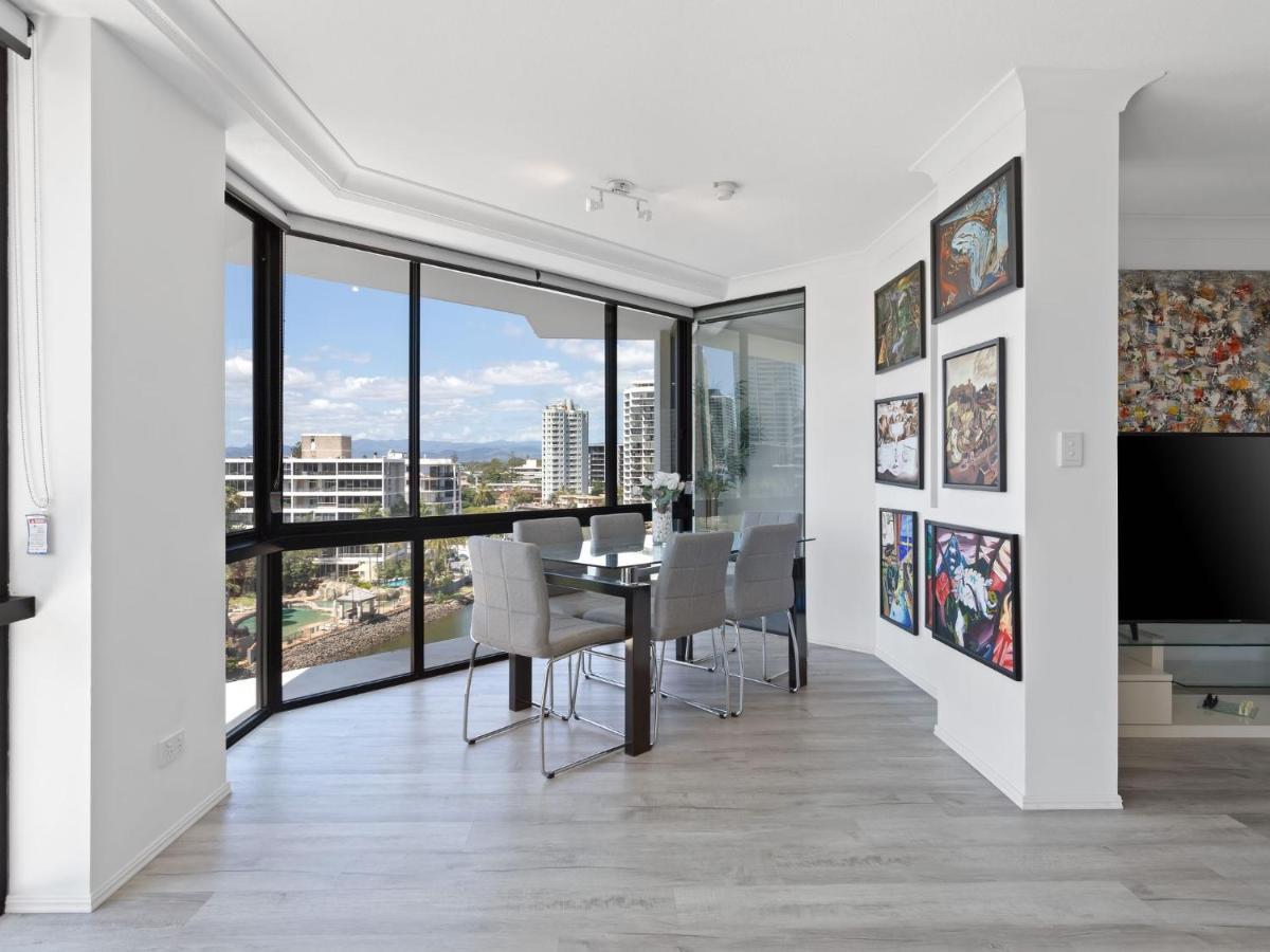 Surfers Plaza 2 Bedroom With View Apartment *