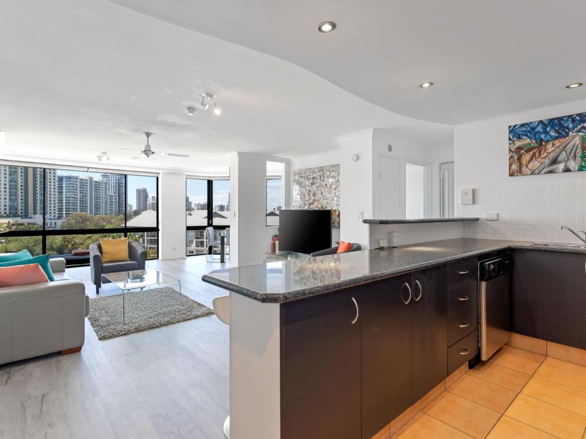 Surfers Plaza 2 Bedroom With View Gold Coast