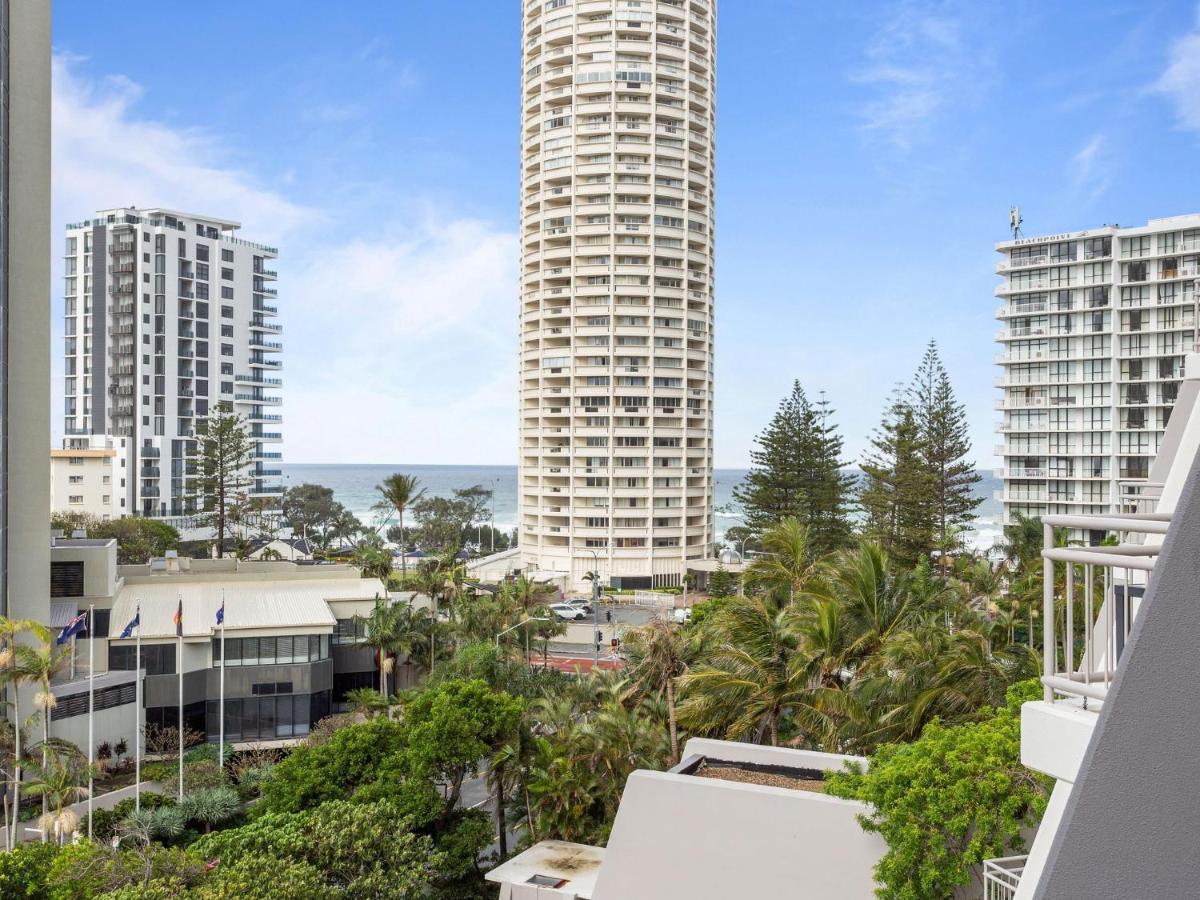 Crown Tower Spacious 1 Bedroom *