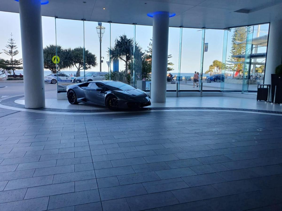 High-end In The Soul Of Surfers Paradise Apartment