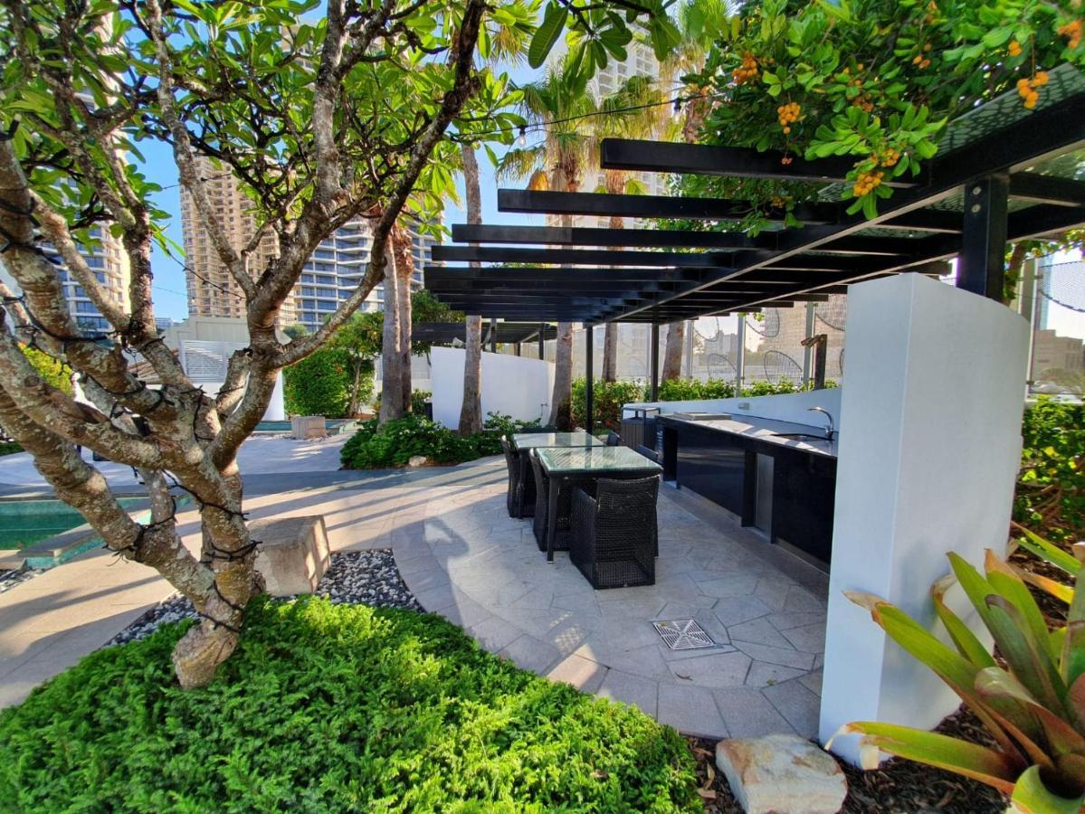 High-end In The Soul Of Surfers Paradise Apartment *