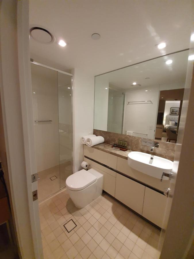 High-end In The Soul Of Surfers Paradise Apartment *