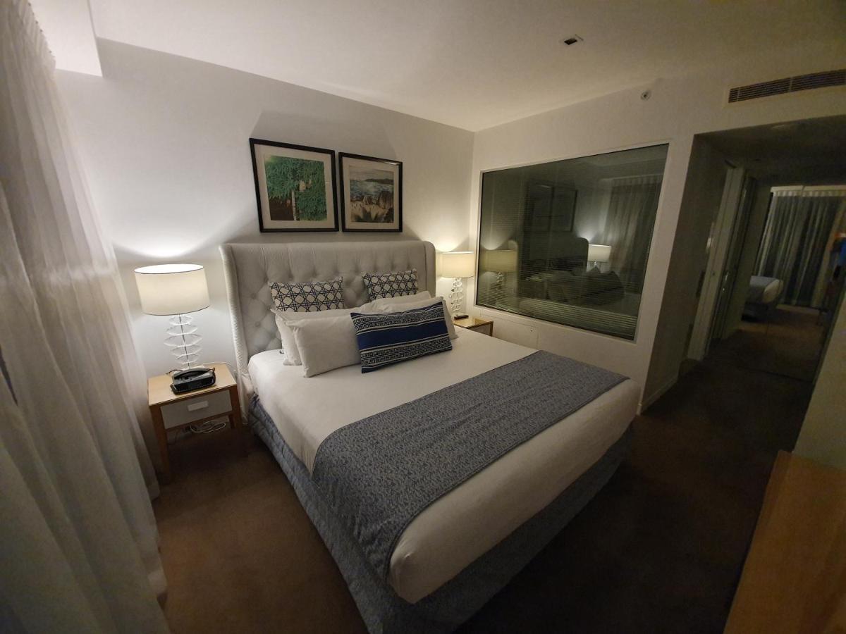 High-end In The Soul Of Surfers Paradise Apartment
