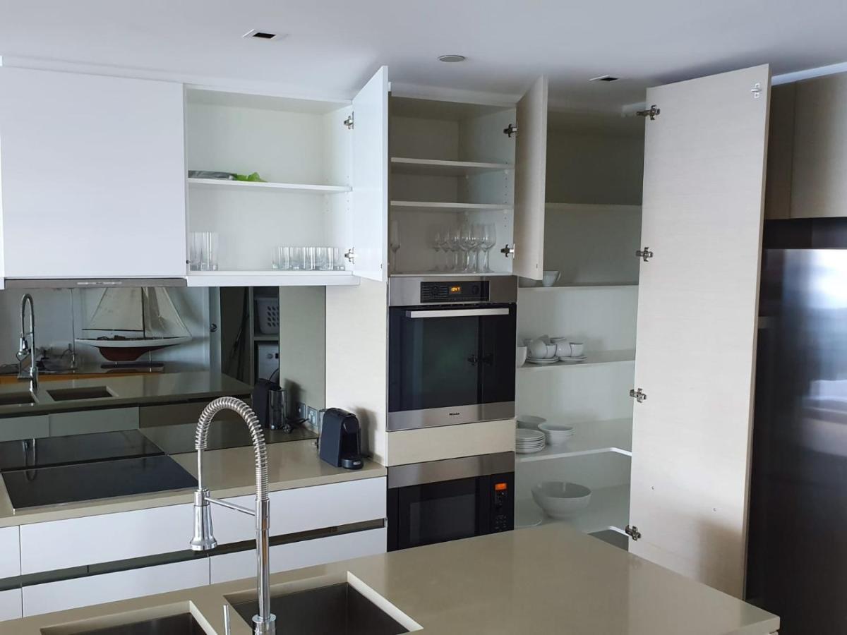 High-end In The Soul Of Surfers Paradise Apartment *